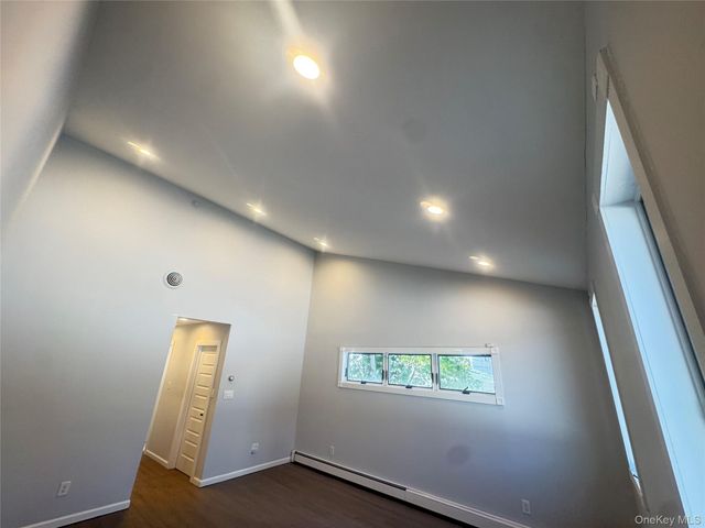 7 Henry Street, Great Neck, NY 11023
