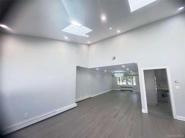 7 Henry Street, Great Neck, NY 11023