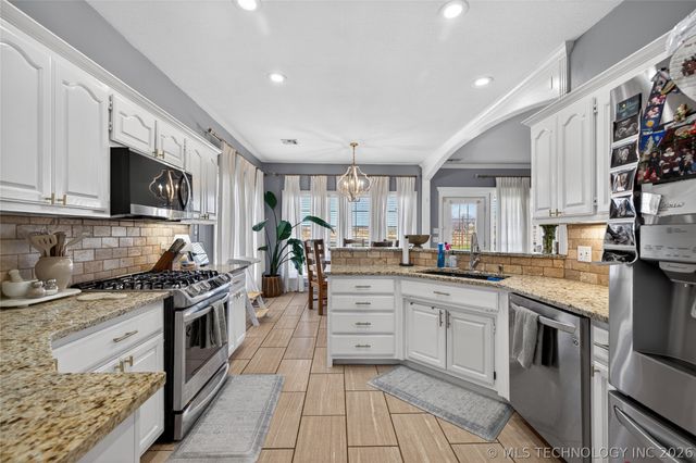 10203 E 93rd Street North N, Owasso, OK 74055