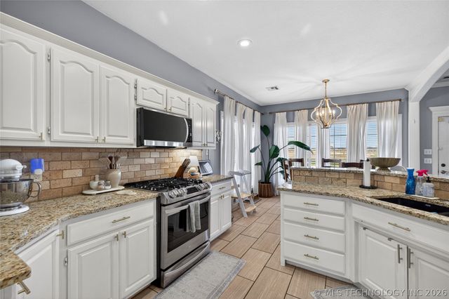 10203 E 93rd Street North N, Owasso, OK 74055