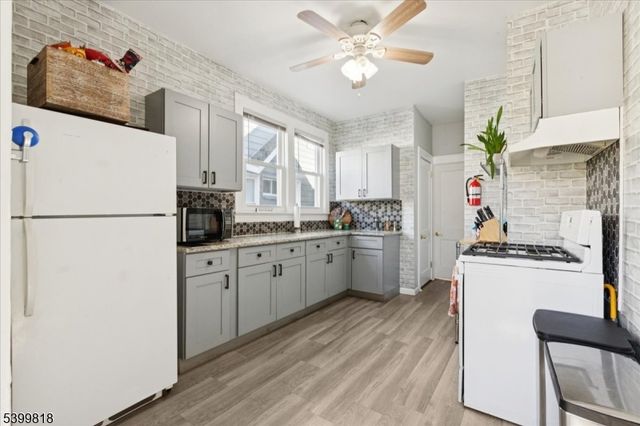 129 Brookwood St 2, East Orange City, NJ 07018