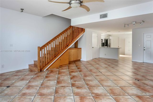 1337 Presidio Dr 5-40, Weston, FL 33327