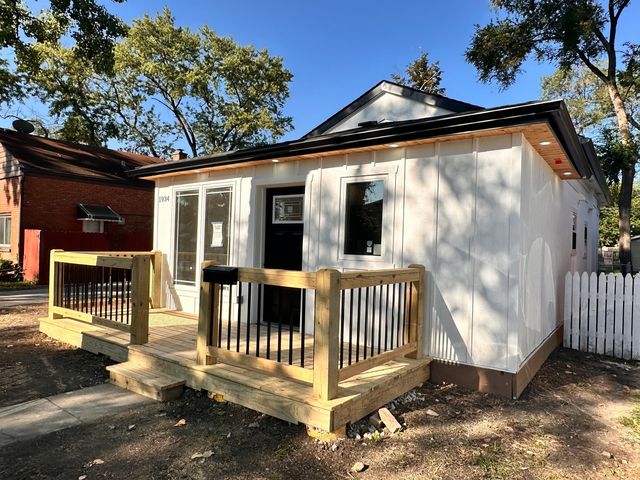1934 S 20th Avenue S, Maywood, IL 60153