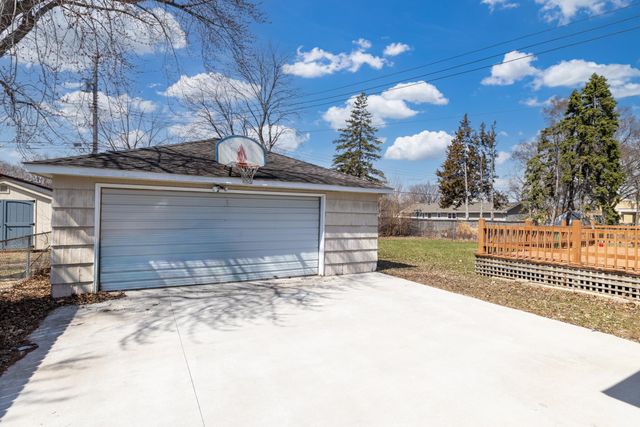6925 Halifax Avenue N, Brooklyn Center, MN 55429