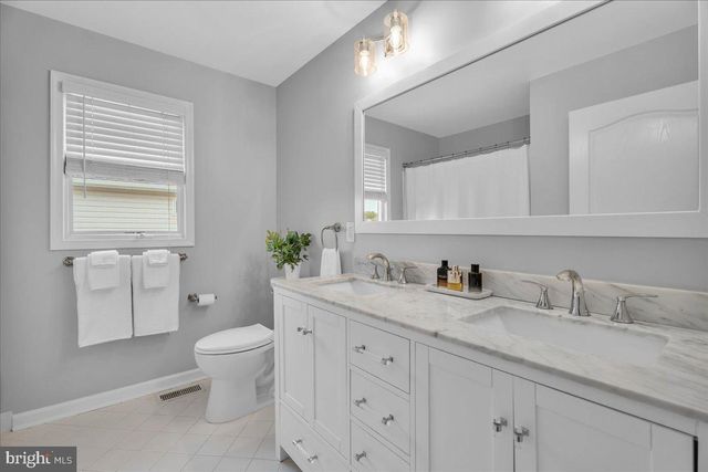 85 BROOKS RD, Moorestown, NJ 08057