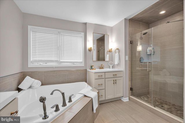 85 BROOKS RD, Moorestown, NJ 08057