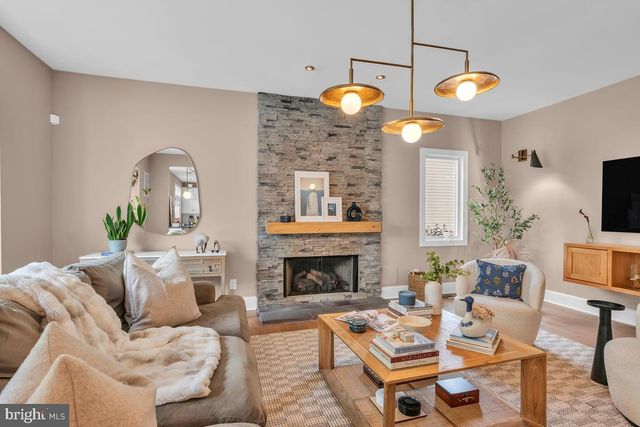 85 BROOKS RD, Moorestown, NJ 08057