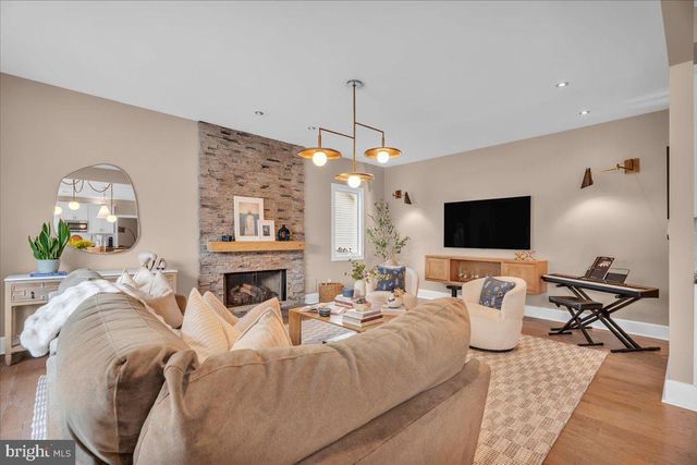 85 BROOKS RD, Moorestown, NJ 08057