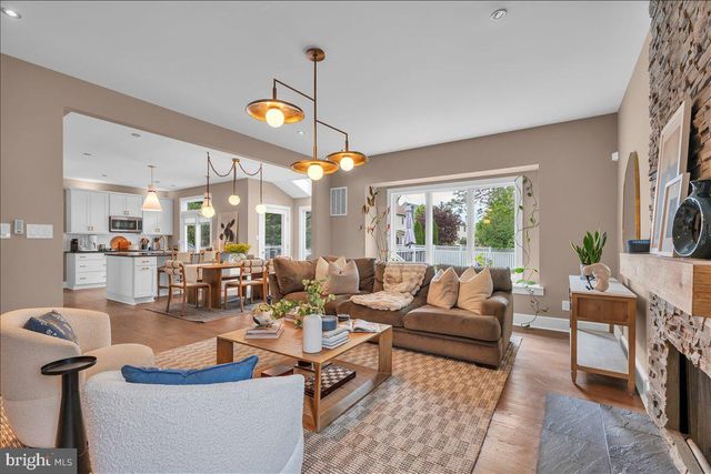 85 BROOKS RD, Moorestown, NJ 08057