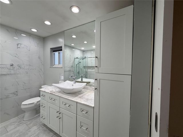 3159 W 73rd Pl, Hialeah, FL 33018