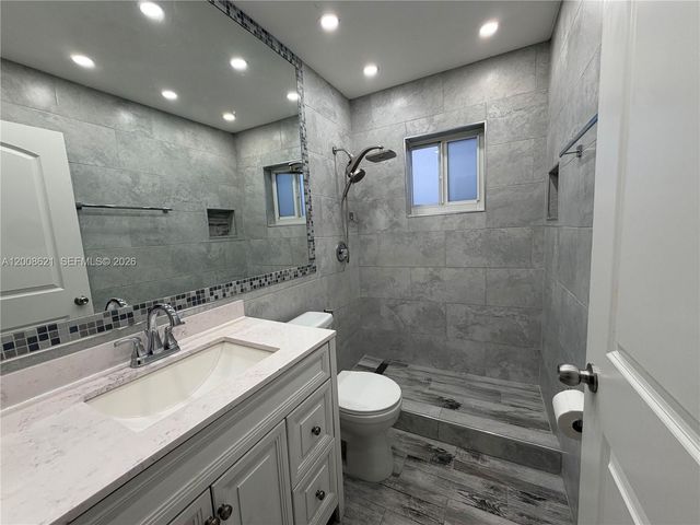 3159 W 73rd Pl, Hialeah, FL 33018