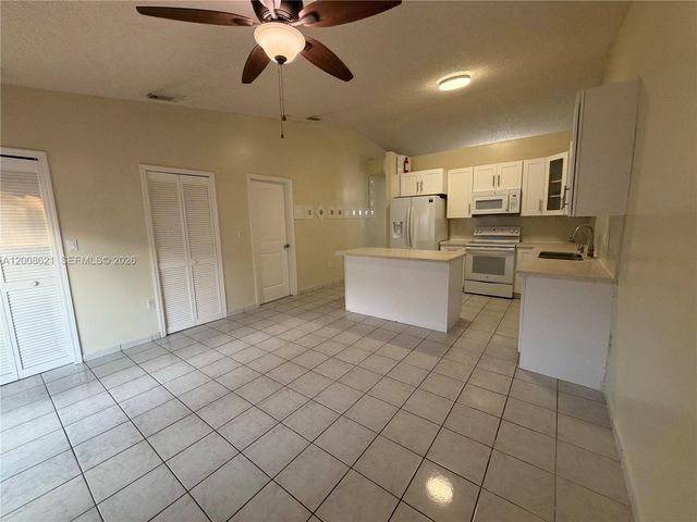 3159 W 73rd Pl, Hialeah, FL 33018