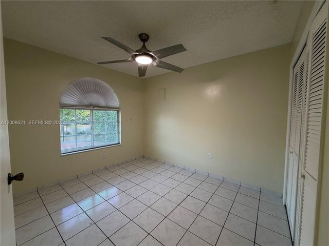 3159 W 73rd Pl, Hialeah, FL 33018