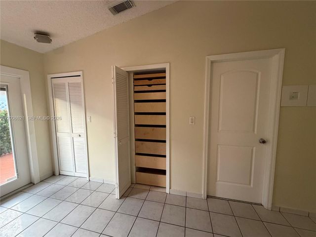 3159 W 73rd Pl, Hialeah, FL 33018