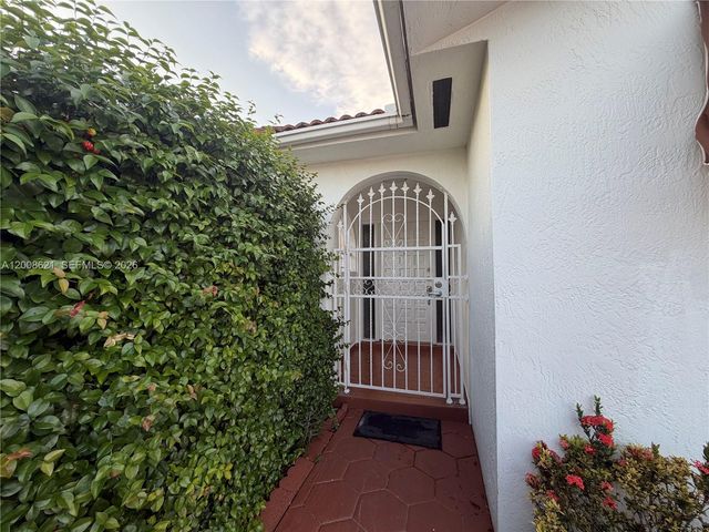 3159 W 73rd Pl, Hialeah, FL 33018