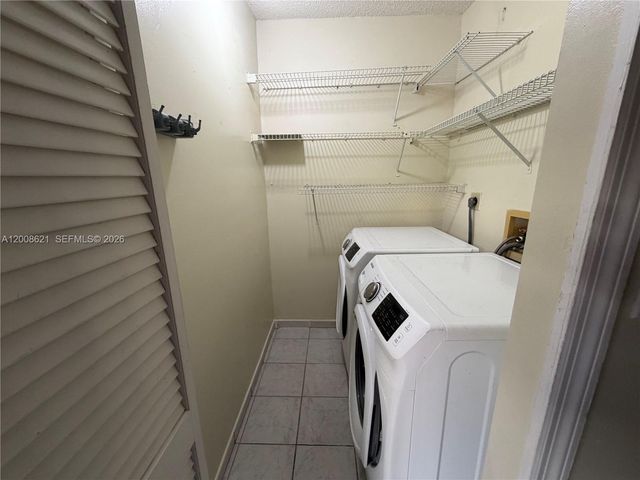 3159 W 73rd Pl, Hialeah, FL 33018