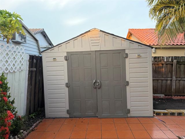 3159 W 73rd Pl, Hialeah, FL 33018