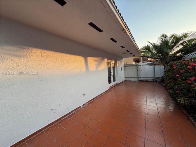 3159 W 73rd Pl, Hialeah, FL 33018