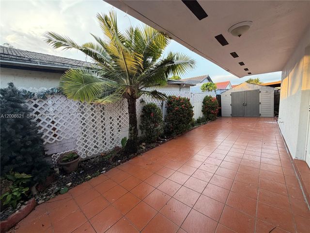 3159 W 73rd Pl, Hialeah, FL 33018