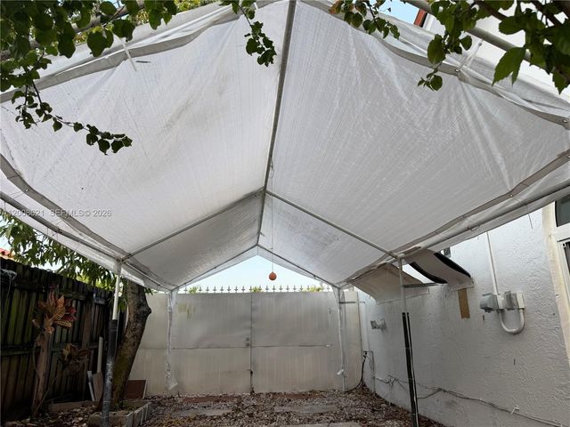 3159 W 73rd Pl, Hialeah, FL 33018