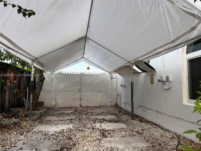 3159 W 73rd Pl, Hialeah, FL 33018