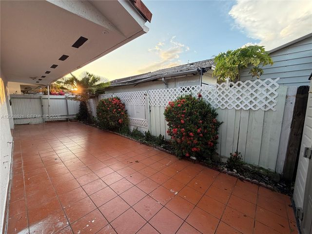 3159 W 73rd Pl, Hialeah, FL 33018