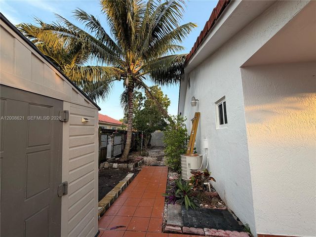 3159 W 73rd Pl, Hialeah, FL 33018