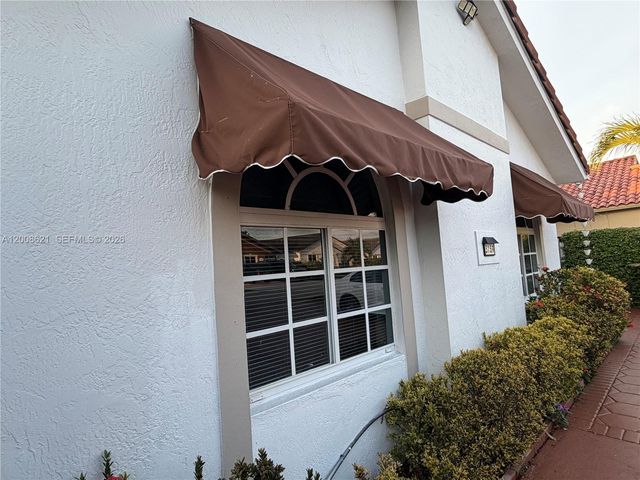 3159 W 73rd Pl, Hialeah, FL 33018