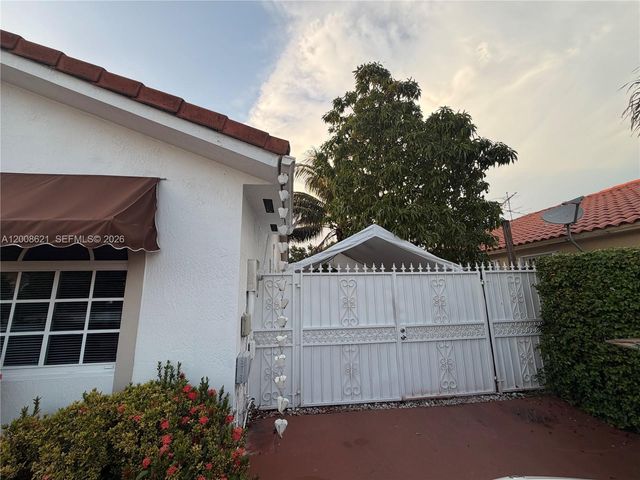 3159 W 73rd Pl, Hialeah, FL 33018