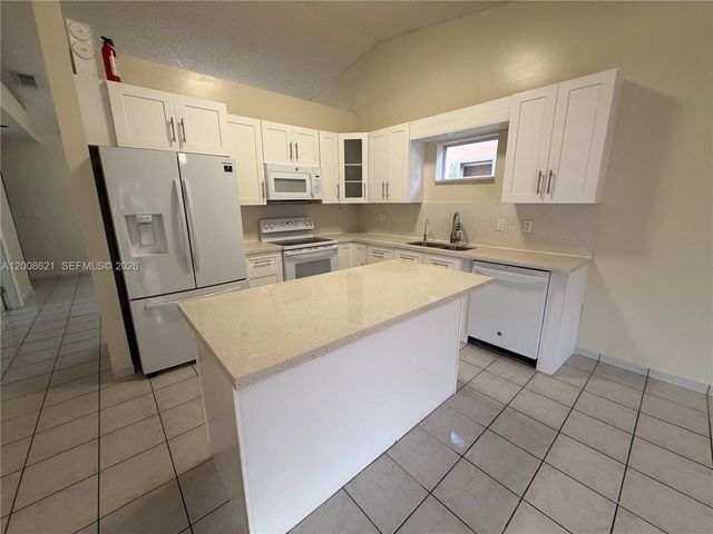 3159 W 73rd Pl, Hialeah, FL 33018