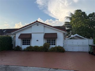 3159 W 73rd Pl, Hialeah, FL 33018