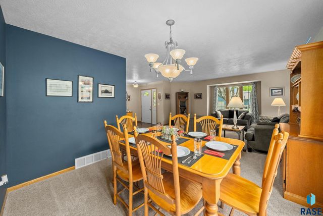 3805 S Lisanne Ave, Sioux Falls, SD 57103