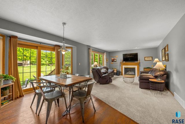 3805 S Lisanne Ave, Sioux Falls, SD 57103