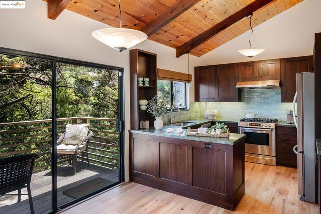 6489 Girvin Dr, Oakland, CA 94611