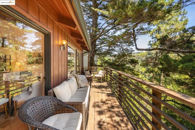 6489 Girvin Dr, Oakland, CA 94611