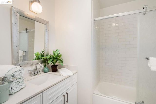 6489 Girvin Dr, Oakland, CA 94611