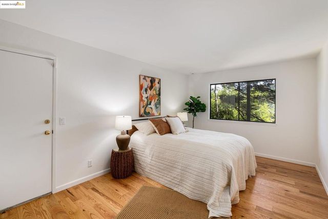 6489 Girvin Dr, Oakland, CA 94611