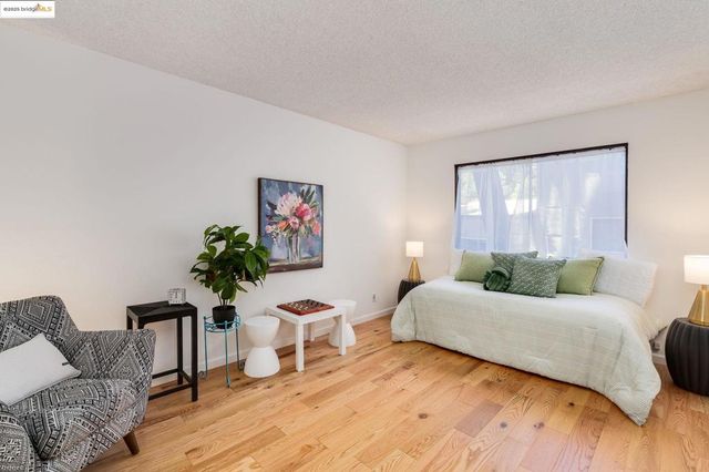 6489 Girvin Dr, Oakland, CA 94611
