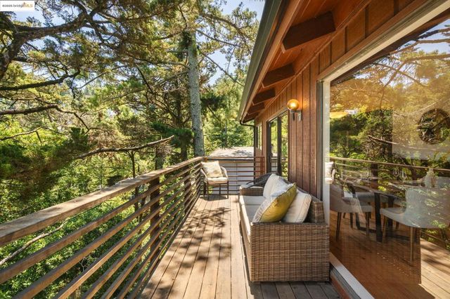6489 Girvin Dr, Oakland, CA 94611