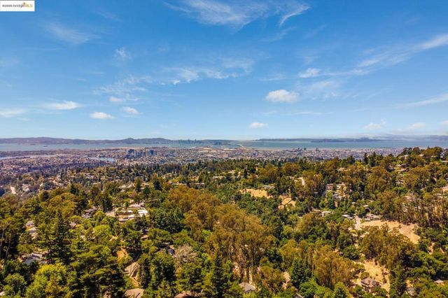 6489 Girvin Dr, Oakland, CA 94611