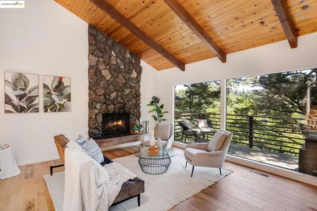 6489 Girvin Dr, Oakland, CA 94611