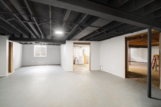 1816 Sylvan WAY, West Bend, WI 53095