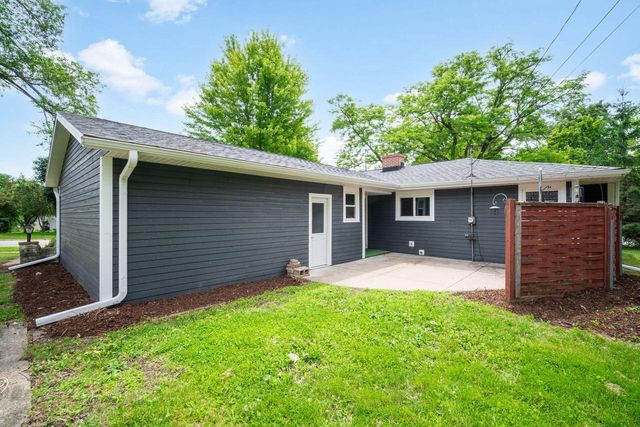 1816 Sylvan WAY, West Bend, WI 53095