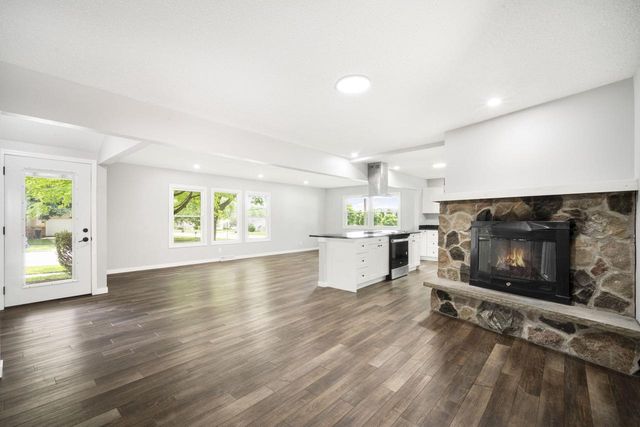 1816 Sylvan WAY, West Bend, WI 53095