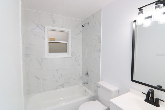 711 KEMPTEN STREET NW, Palm Bay, FL 32907