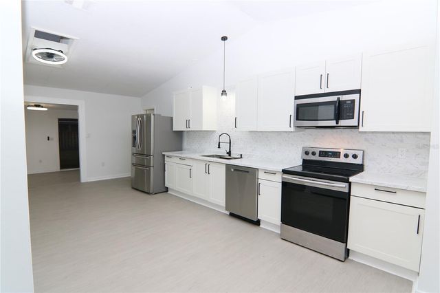 711 KEMPTEN STREET NW, Palm Bay, FL 32907