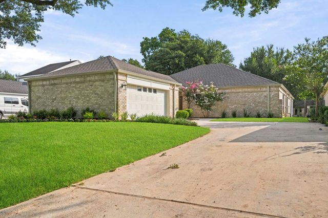 12 Wellington Lane, Sugar Land, TX 77478
