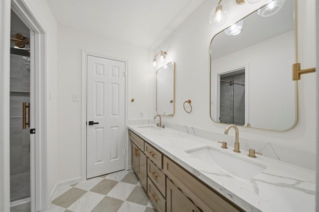 12 Wellington Lane, Sugar Land, TX 77478