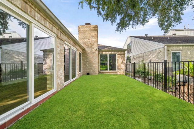 12 Wellington Lane, Sugar Land, TX 77478