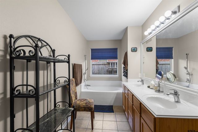 621 Winding Brook Lane, Tyler, TX 75703